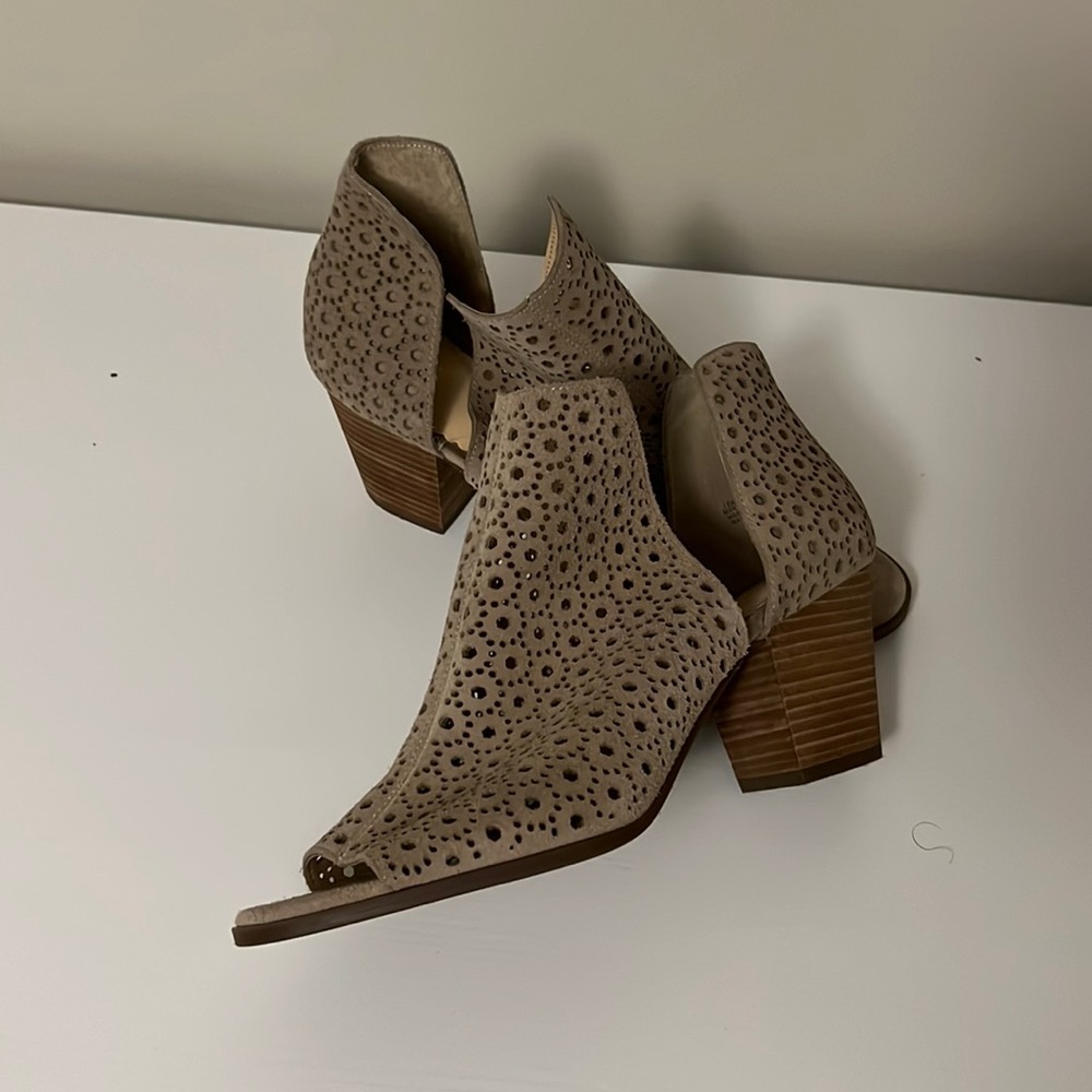 Women’s Crown & Ivy Heels